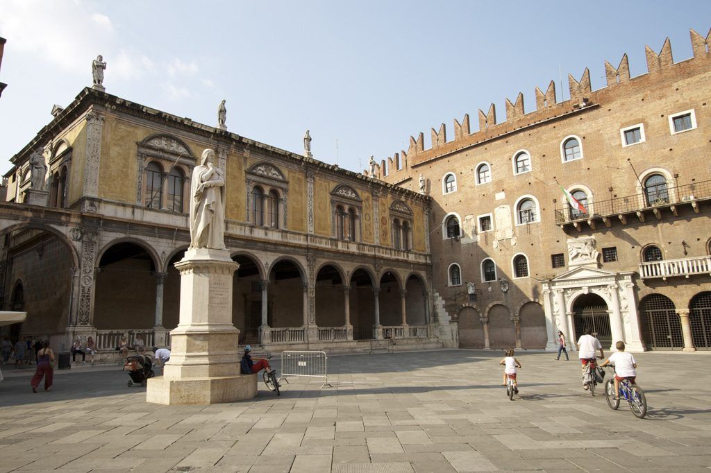 Piazza Signori, Verona