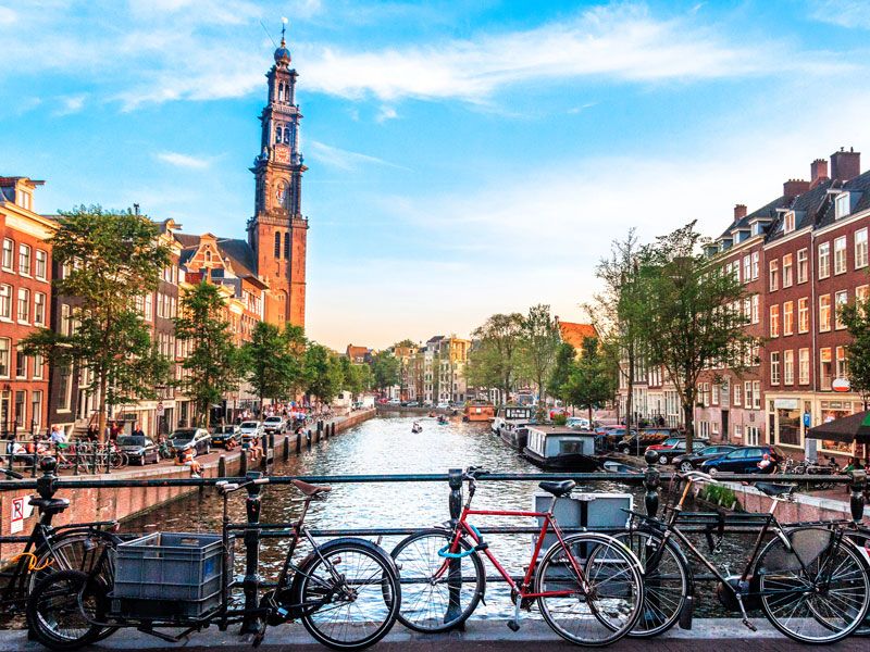 ¿Cómo llegar al centro de Ámsterdam desde el aeropuerto?