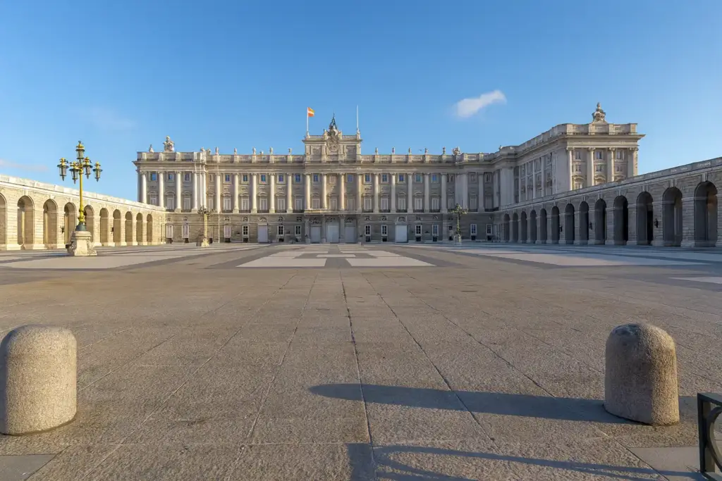 Royal Palace: The largest official residence in Western Europe