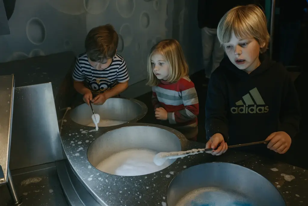 Cúpula del Planetario de Madrid durante una sesión infantil
