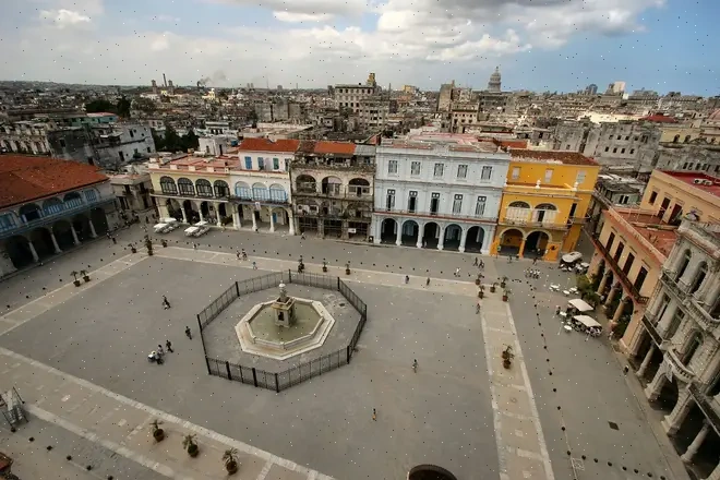 Plaza Vieja, uno de los lugares que ver y visitar en La Habana