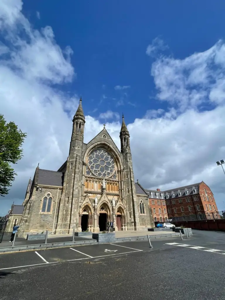 Empezar por un free tour en Belfast