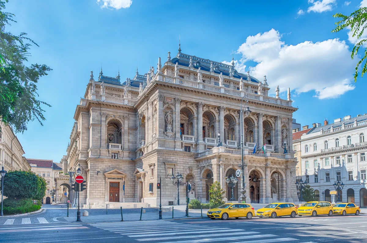 Ópera Nacional de Hungría en la avenida Andrássy de Budapest