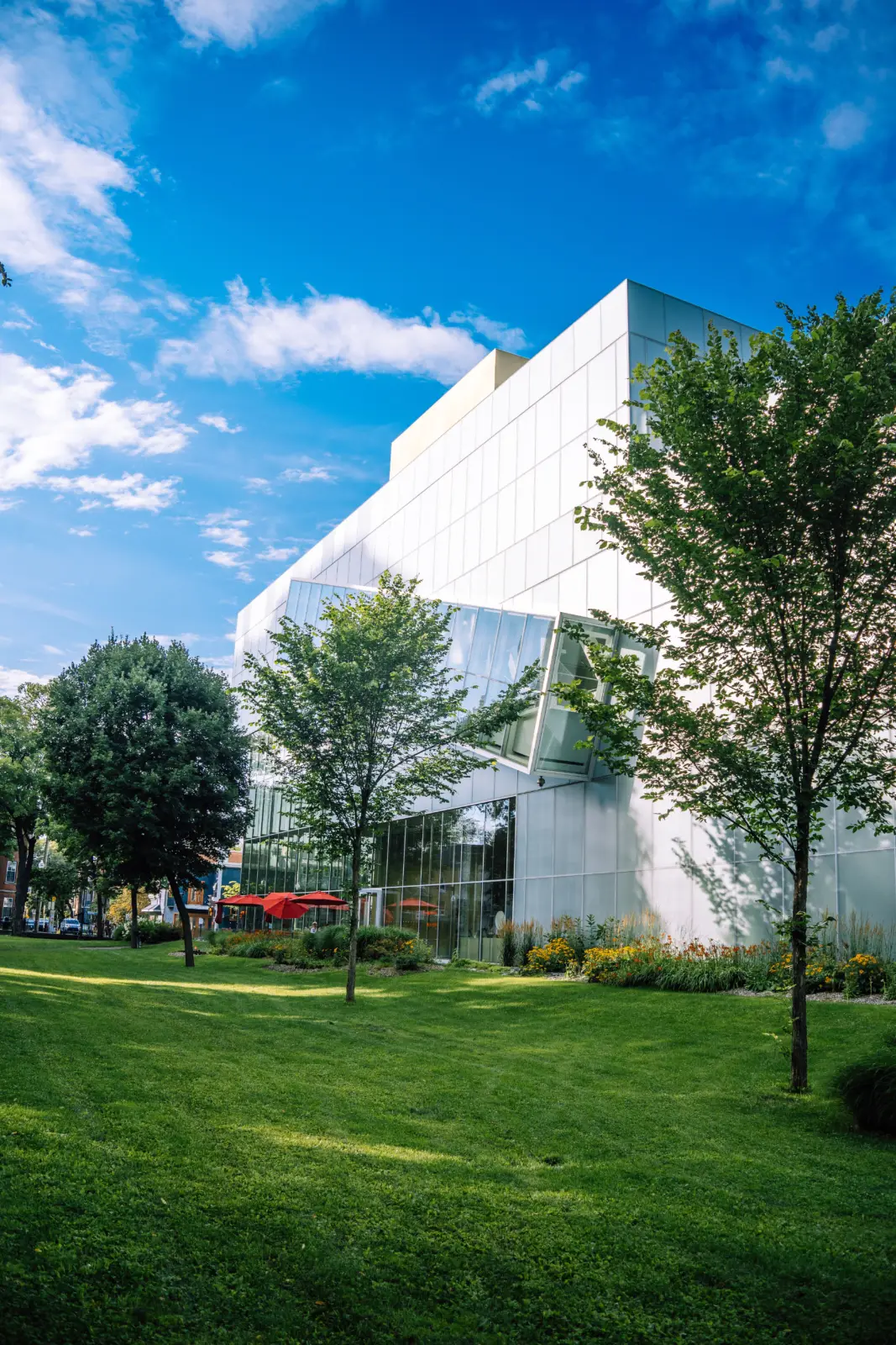 Pierre Lassonde Pavilion of the MNBAQ beside a green lawn in Quebec City