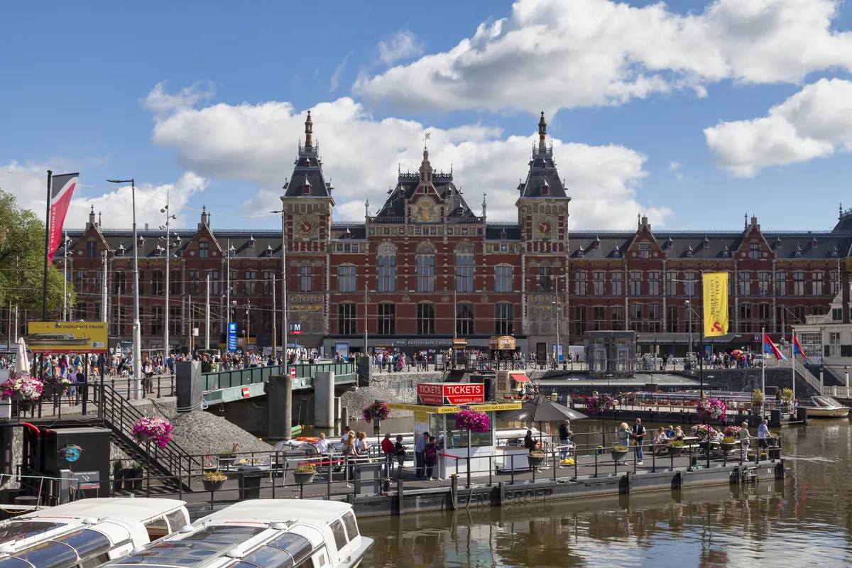 ¿Cómo llegar al centro de Ámsterdam desde el aeropuerto?