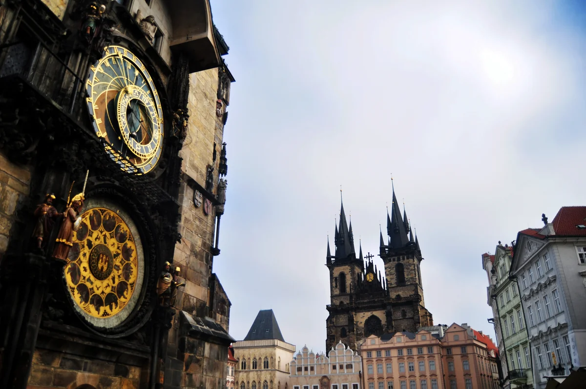 Plaza de la Ciudad Vieja: Reloj Astronómico e Iglesia de Týn