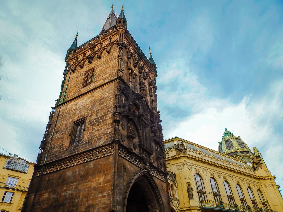 Torre de la Pólvora: una puerta de la muralla fechada en 1475
