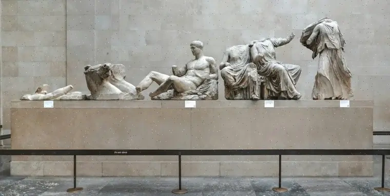 Los mármoles del Partenón expuestos en una sala del Museo Británico de Londres