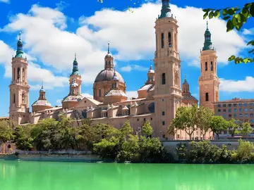 Zaragoza "Contada por un Maño" Free Tour