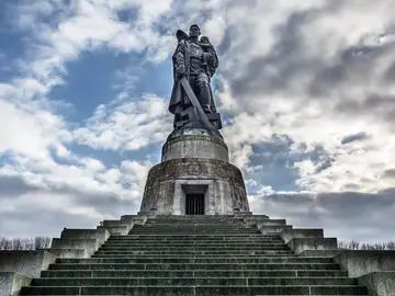 ¡BERLÍN SOVIÉTICO! Memorial de Guerra de Treptow y el relato soviético de la Historia