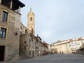 "TIEMPOS DE PODER" en Vitoria-Gasteiz: El Free Tour que cambiará tu visión de la ciudad