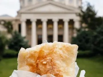 Local Food and History Tour of Bucharest with Local Foodie