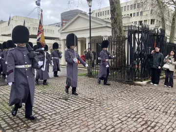 Changing Of The Guard - Free Walking Tour