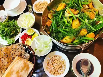 Free food tour in Hanoi
