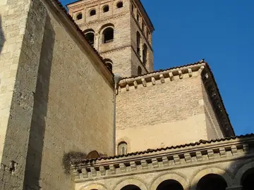 Explore Ávila through its palaces