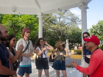 ⭐Tour Esencial de Cartagena: Íconos de la Ciudad Amurallada y Calles Vibrantes de Getsemaní