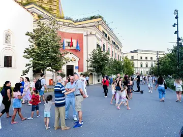 Free tour Tirana - historic center, street art, traditional restaurants, panoramic views