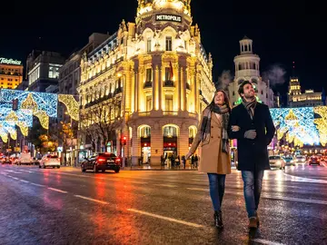 🏛️ Explora el Madrid Monumental: Prado 🎨, Alcalá, Cibeles 🏆 De los Borbones al Parque del Retiro 🌳