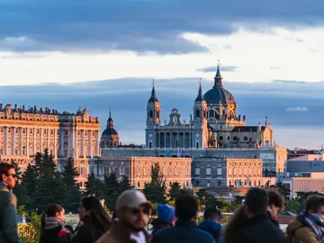 🏰 "From Medieval to Modern" Unveil Madrid's Timeless Saga: From Majestic Squares to Mystic Sunsets 🌇