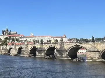 Free tour por el Puente de Carlos y Isla Campa con guia Local-checoslovaco nacido en el régimen comunista