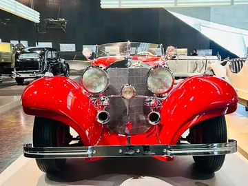🚙 Visita los top museos de autos, Mercedes & Porsche
