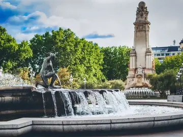 Revolution and Resilience: Madrid in 20th Century free walking tour