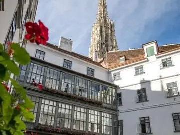 Innere Stadt lejos de los caminos turísticos a través de patios interiores y pasajes