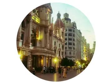Valencia Free Tour: Distinctive Architectural Styles and Street Art