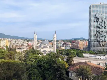 My tirana : the best free walking tour