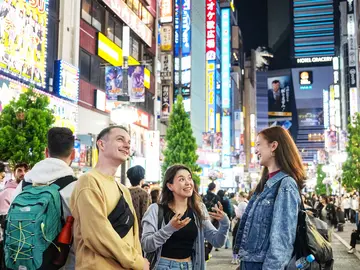 Tokyo: Shinjuku Historical Walking Tour & Secret Backstreets