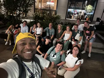 RECORRIDO A PIE PARA LOS QUE QUIEREN DESCUBRIR LA VIDA NOCTURNA DE LAS INMENSAS AVENIDAS DE MANHATTAN NEW YORK