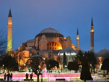 Free Tour: Paseo nocturno por la Ciudad Vieja Sultanahmet.(auriculares incluidos)