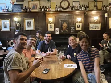 Historic pubs free walking tour