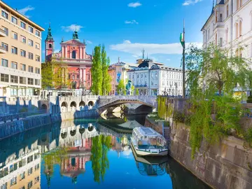 Ljubljana Boat Cruise & City Walking Tour ⛵📸