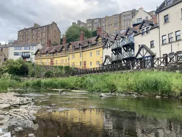 Peaceful and green Edinburgh: History, Nature & a Gentle Walk