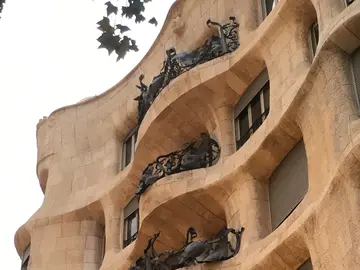 Free tour por las joyas de la arquitectura de Barcelona: de Plaça Catalunya a Gràcia paseando por el Passeig de Gràcia.