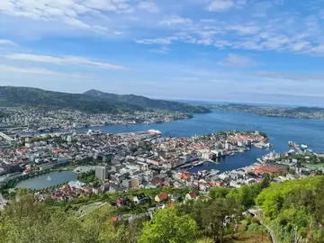 Paseo Relajante por Bergen – Historias, Vistas y Buenas Vibras