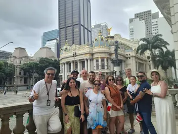 “El Río que No Esperabas: Free Tour Cultural: Historia, Arte y Esencia Local”