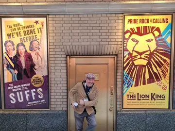 THE BROADWAY KNOW-SHOWS TOUR : ENTHUSIASM FROM THE CURB