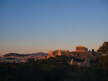 Atenas Después del Anochecer: Cuentos Bajo la Acrópolis
