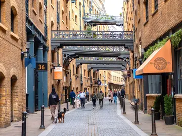 From London Bridge to Rotherhithe - How England crowned itself a world power thanks to the Thames