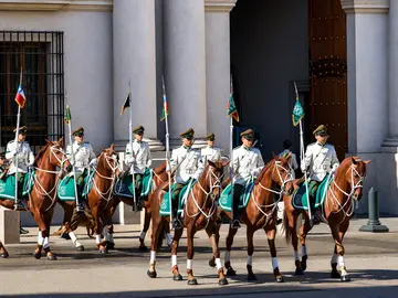 La Moneda: Cambio de Guardia + Historia del Golpe de Estado (Explicado)