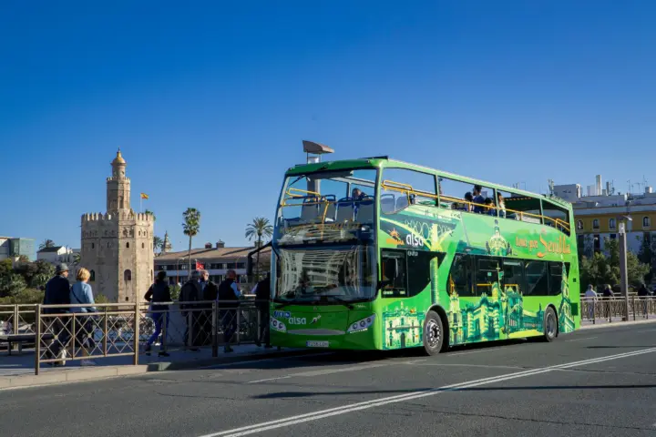 Sevilla: Billete de autobús turístico Hop-on Hop-off para 2 días