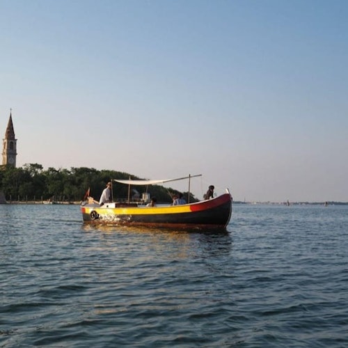 Murano, Burano y Torcello: Excursión en barco tradicional + Demostración de soplado de vidrio