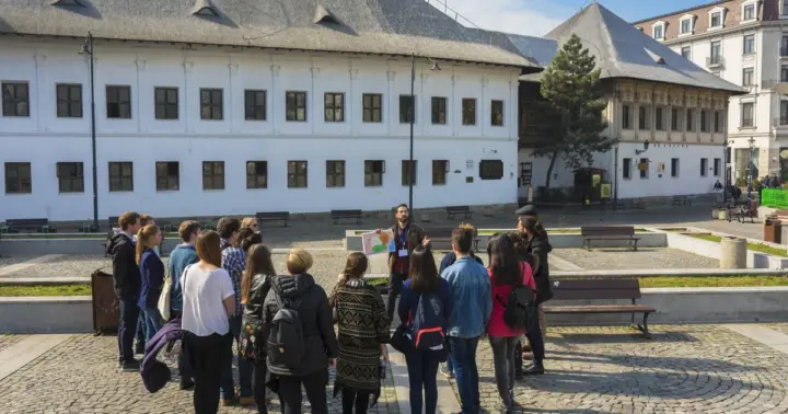 Bucarest: Visita a la Ciudad Vieja, Calea Victoriei y el Comunismo