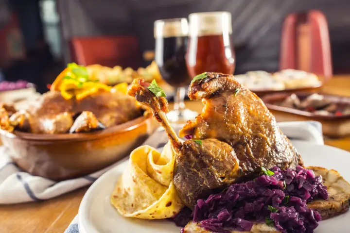 1000 años de historia Tour a pie a pie de comida por la tarde