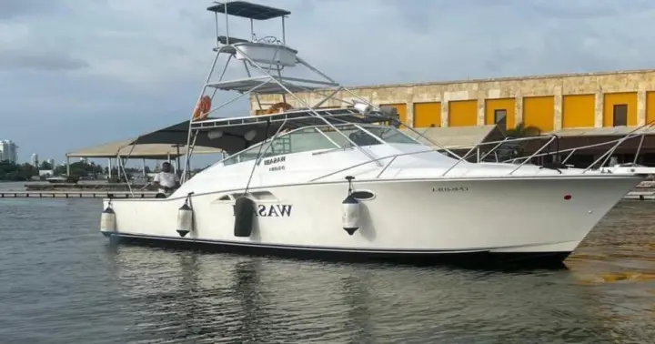 Cartagena: plan al atardecer en yate con barra libre y DJ a bordo