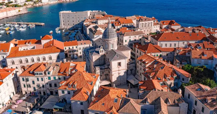 Tour guiado privado a pie por el casco antiguo de Dubrovnik y entradas