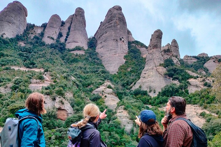 Monasterio de Montserrat y experiencia de senderismo con teleférico