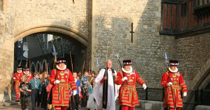 London: Easy Access Tower of London and Crown Jewels Tour